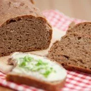 Wie bleiben Brot und Brötchen länger frisch?