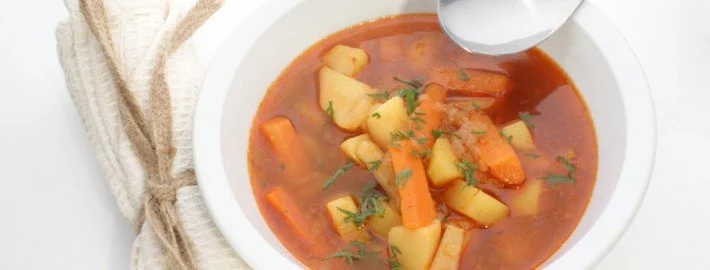 Möhren-Kartoffel-Suppe mit Spargel