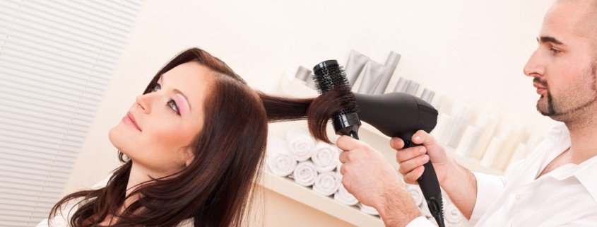 Glatte Haare: Keratinbehandlung beim Frisör