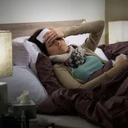 Wenig Schlaf steigert Erkältungsrisiko
