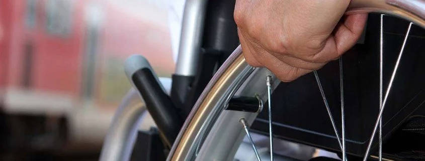 Querschnittsgelähmte können künftig per Zungenpiercing ihren Rollstuhl lenken