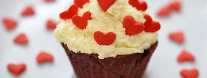 Zum Valentinstag – Psychologische Fakten über Liebe und Beziehungen