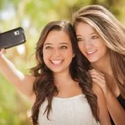 Warum Narzissten ihre eigenen Selfies nicht ausstehen können